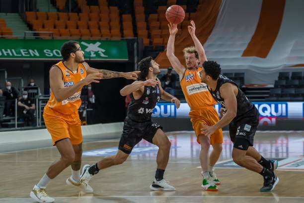 足球比赛中 足球比赛中